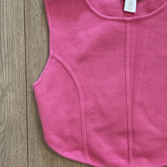 House of Harlow 1960 | Pink Knit Ribbed Crop Top | Medium - Picture 3 of 4